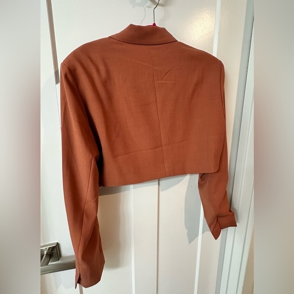 Y2K Cropped Blazer. Burnt sierra. Sexy look. Preppy but cool. Gorgeous color. - Picture 10 of 15